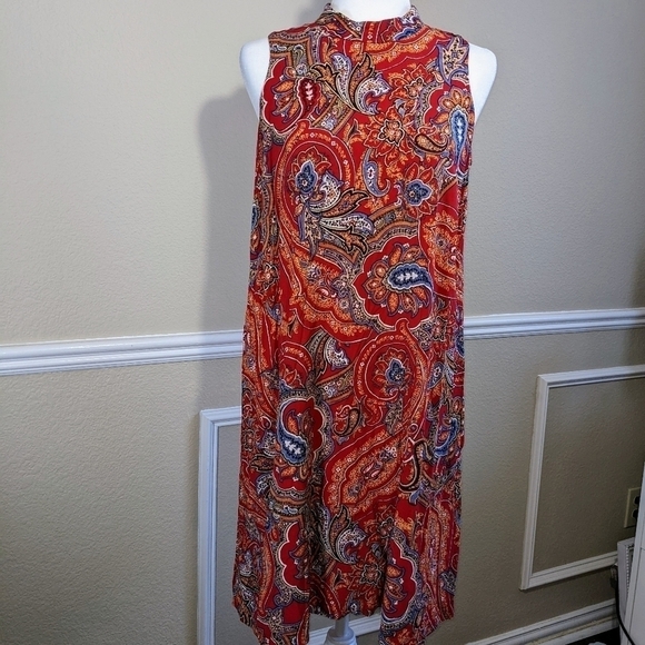 Scarlet VP Red Paisley Sleeveless Dress with Mock Neck Keyhole Back - Picture 1 of 9